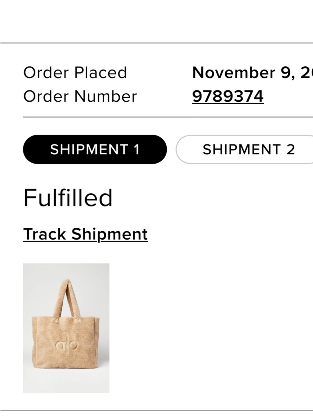 Alo Foxy Sherpa tote: Plush Tote Bag in Beige - Soft Sherpa Shoulder Tote - Picture 3 of 3